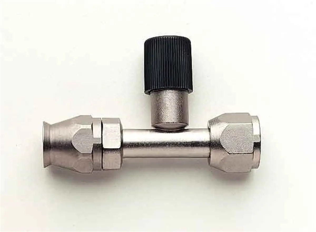 Straight -10 Hose End W/Charge Port 1