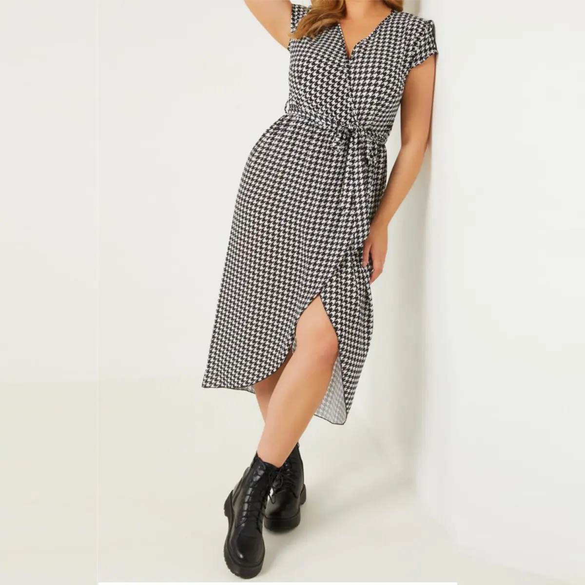 Quiz Women's Plus High-Low Tulip Hem Wrap Midi Dress 1